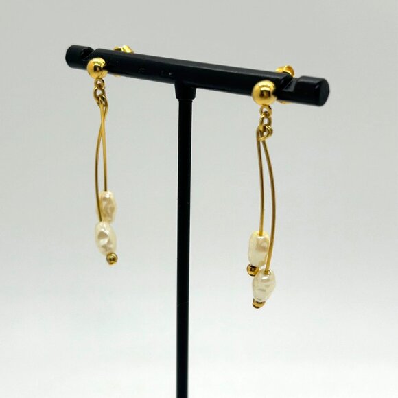 Faux Freshwater Pearl Gold-Tone Dangle Earrings Minimalist Design Lightweight - Picture 6 of 16